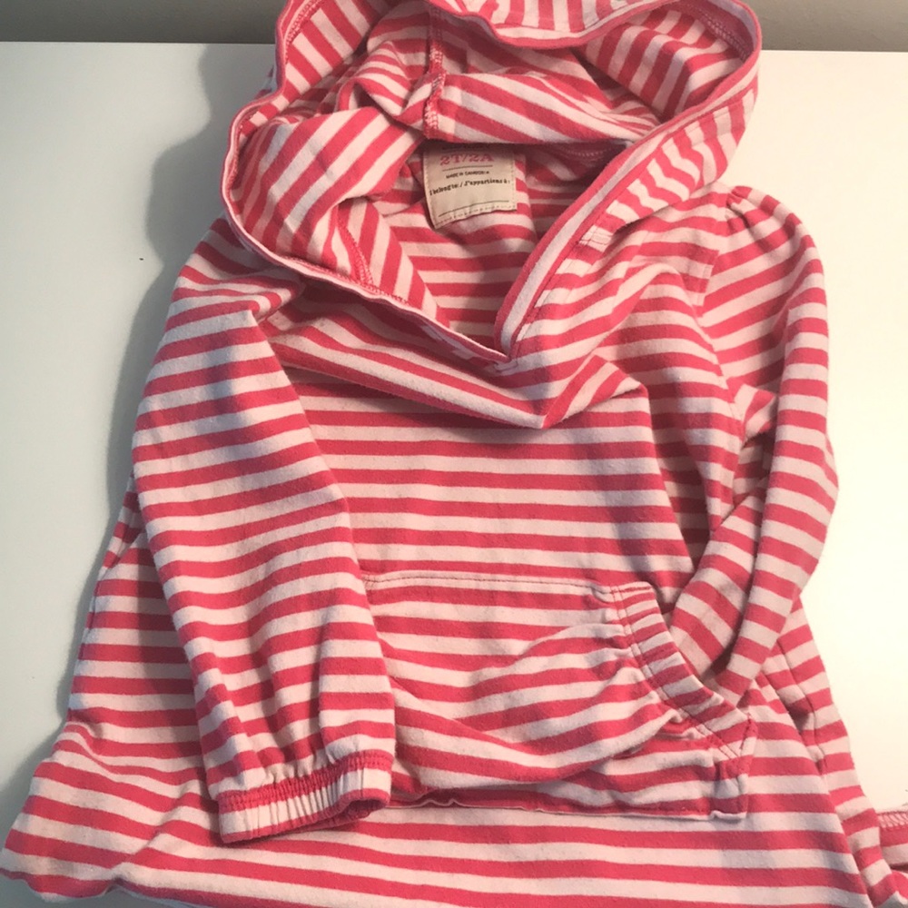 Girls pullover with hood and pocket